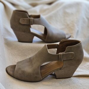 Natural Soul Size 10 Women's Taupe Solid Open Toe Booties